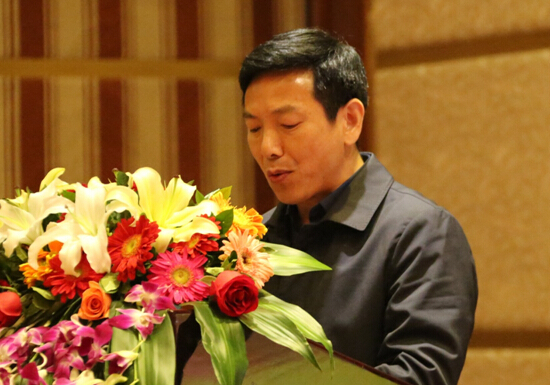 (安化县委书记熊哲文致辞)