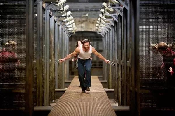 而我们也看到了当时还年轻的狼叔,是多么的勇猛好战,血性又敢爱敢恨.