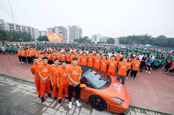 下个我上!赵睿亲临仲元中学誓师现场,揭晓专属神秘装备