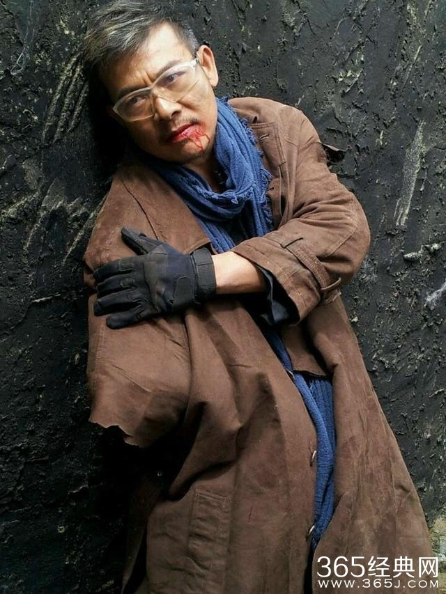 1994年,吴毅将与港姐出身的唐丽球开始拍拖.