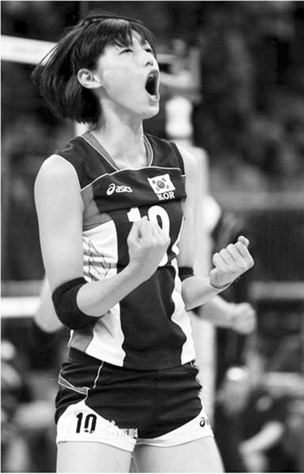 在里约奥运会女排小组赛中,韩国3:1战胜日本,金延璟也难以掩饰自己