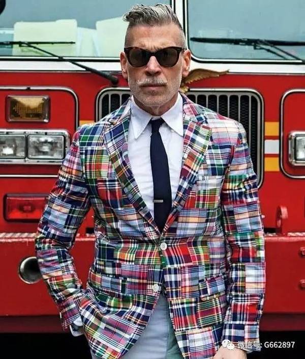 经典隽永,腔调十足的搭配功力,让『nickwooster』稳坐"最潮大叔"交椅