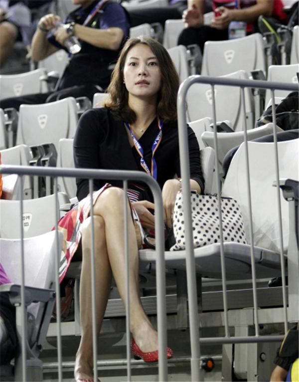 林丹被曝是酒后乱性 谢杏芳:女人要支配自己的钱