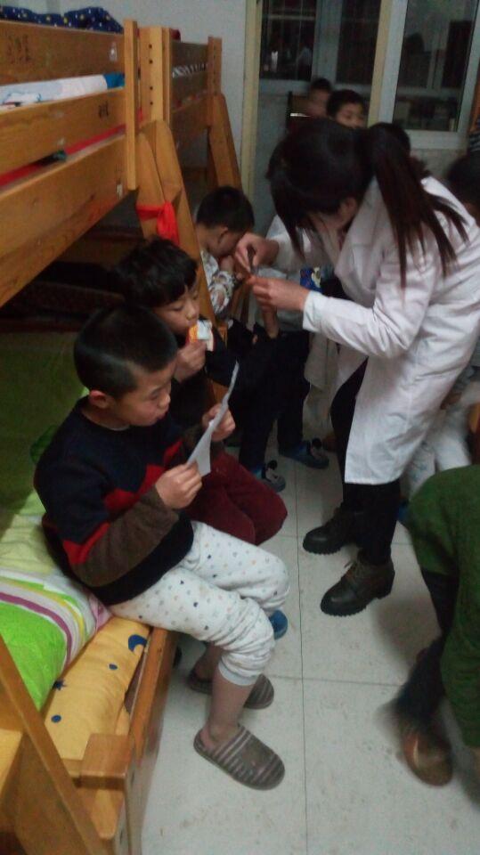 抓拍华杰学生宿舍的一幕,你可能想不到,但会感动