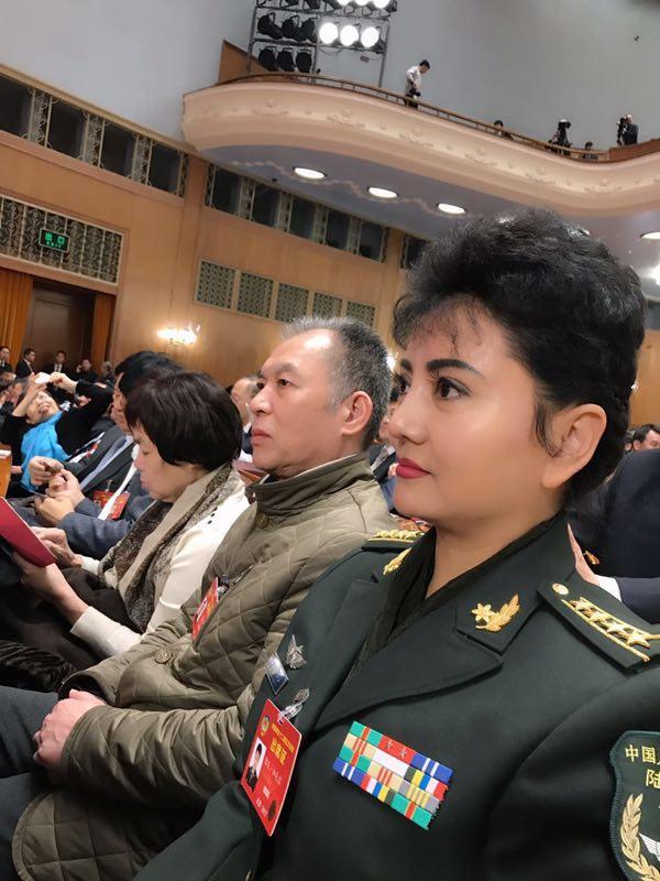 郭瓦加毛吉德艺双馨艺术家著名藏族歌唱家的哈达情