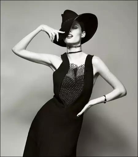 具备这些条件,就成为像何穗一样的超模!