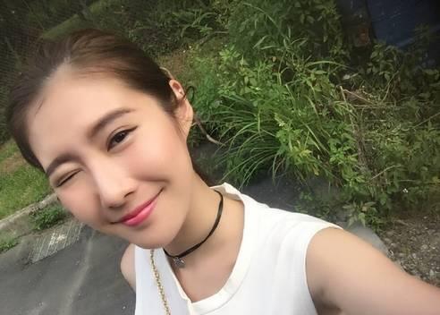 来自香港的时尚女孩奚漪kartina, 来自台湾的甜美女孩余姿昀penny.