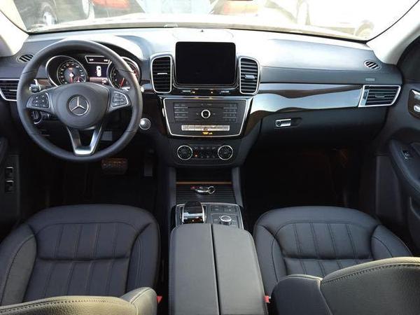 17款奔驰gls450加版配置真正的舒适座驾