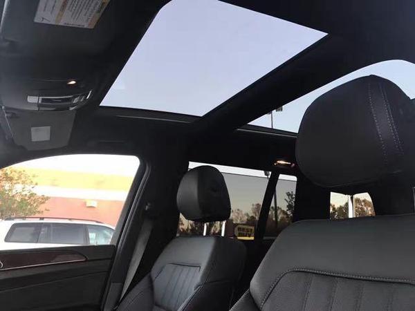 可以开启的全景天窗