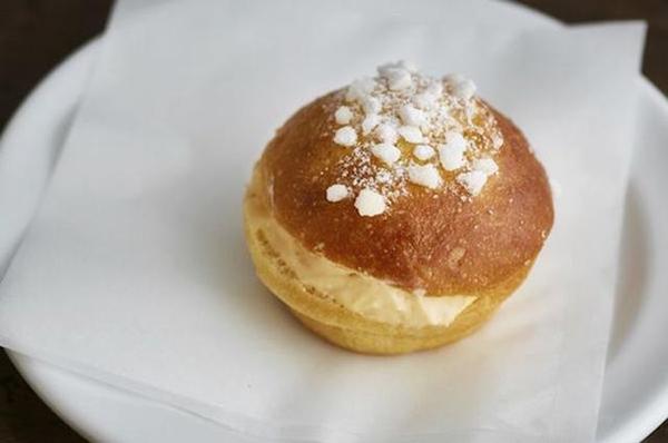 法国公鸡牌不只卖衣服,还有鸡蛋点心出售啦!