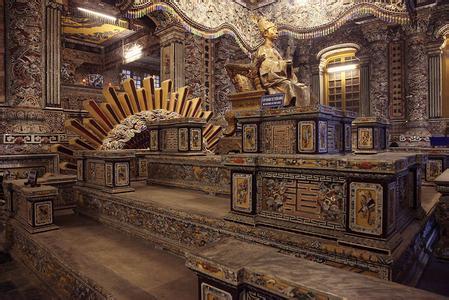 玛雅王室古墓惊现史前古物