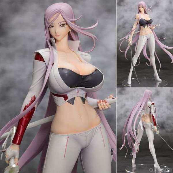 白木芽衣子是典型的女王抖s,皮鞭,高跟皮靴和紧身校服是她的标配,因为