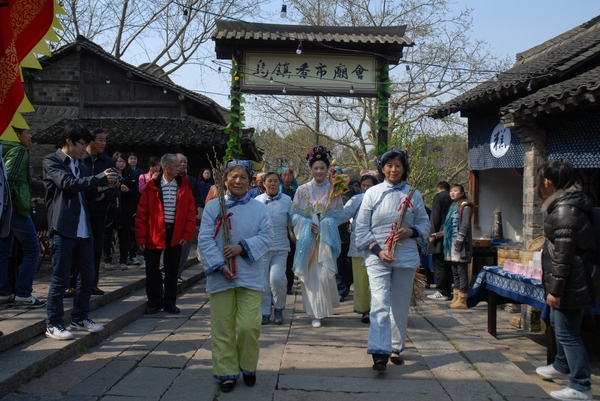 四月花开,习风袅袅,乌镇香市好狂欢.