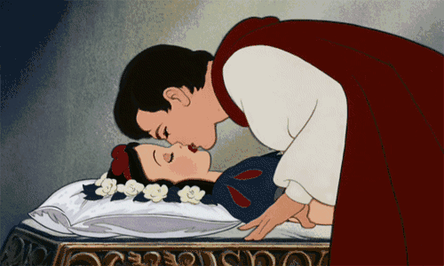 王子拯救公主,只需要吻醒她就可以.