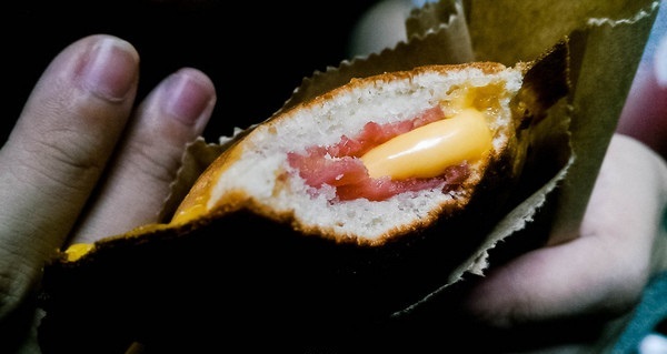 现在开始流行"吃屎"了,好好笑