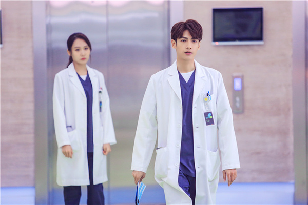 《儿科医生》将杀青 凌潇肃曾黎曝"最怕小戏骨"