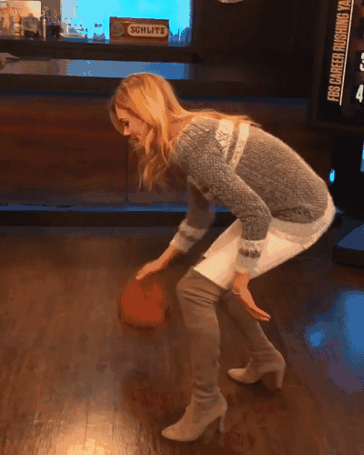 不只美乳细腰大长腿,霍纳塞克千金还有不俗的球技