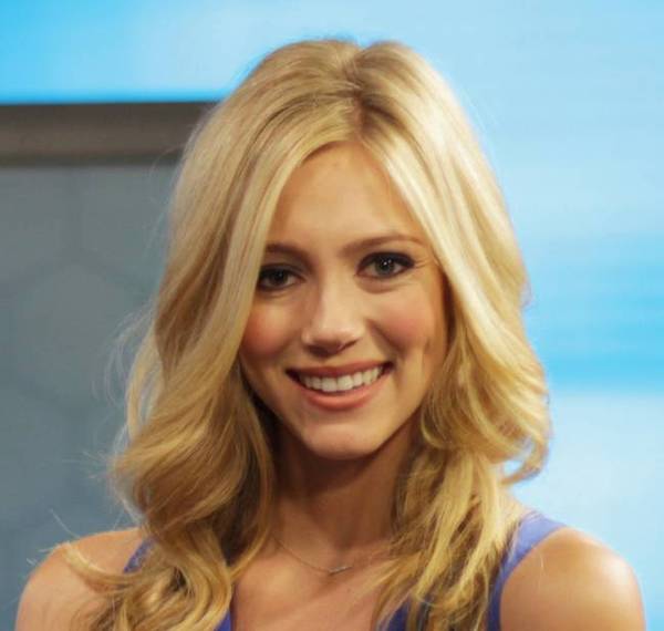 不只美乳细腰大长腿,霍纳塞克千金还有不俗的球技