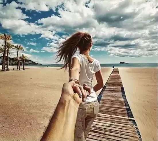 最浪漫的事不过你牵我手,走遍天涯海角