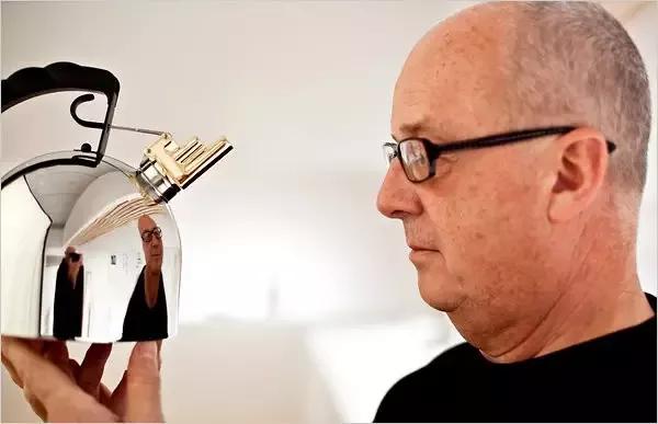 进入80年代,carlo alessi的儿子alberto alessi开始掌管在alberto