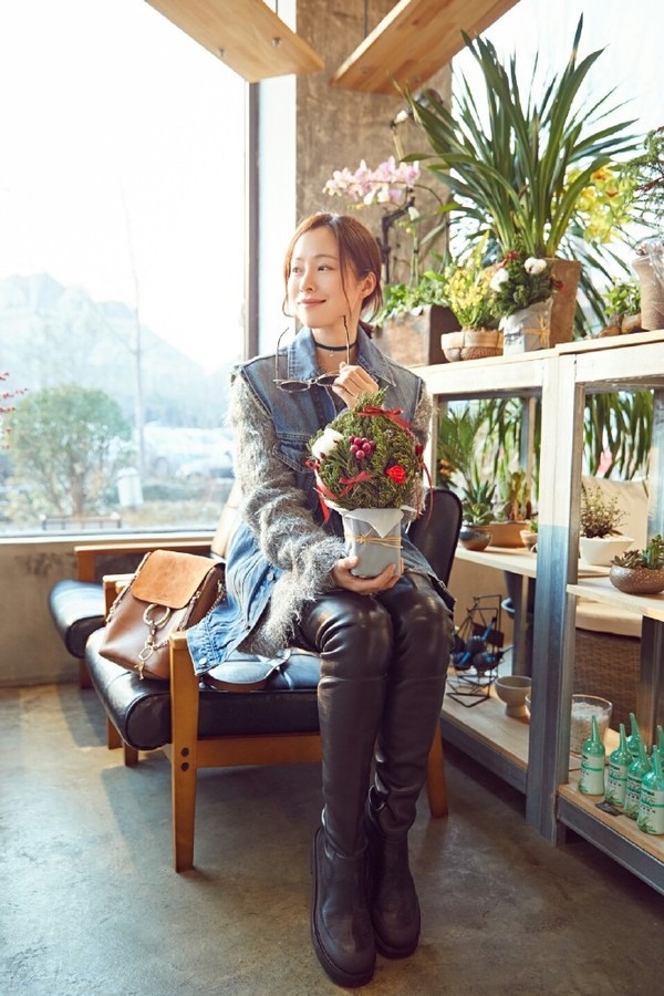 而在参加《奔跑吧兄弟第二季》第九期时,江一燕和邓超搭档"野蛮女友"