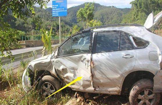 比亚迪s6发生车祸,车主事后不哭反笑?