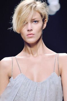 有着「 王子系女模」之称的安雅,也曾是维多利亚的秘密天使超模之一