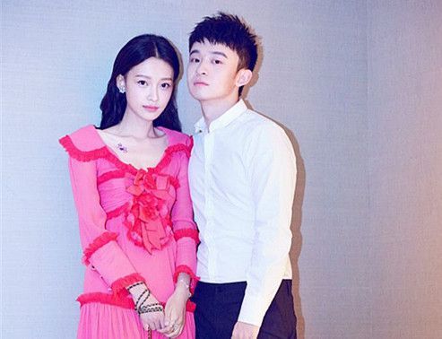 难得的是,有这么雄厚强劲的家庭背景作支撑,董子健却没有依靠父母的