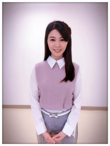 据台湾媒体报道,由于父亲经商失败,艺人白家绮从小就背债两千万元(约