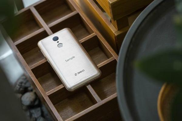 小编现在使用的oppo r9s 是在新世纪秒杀的