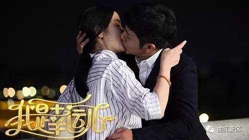 剧中的时尚女插画师王小幸由气质女神吕一饰演,出道十余年的她已经