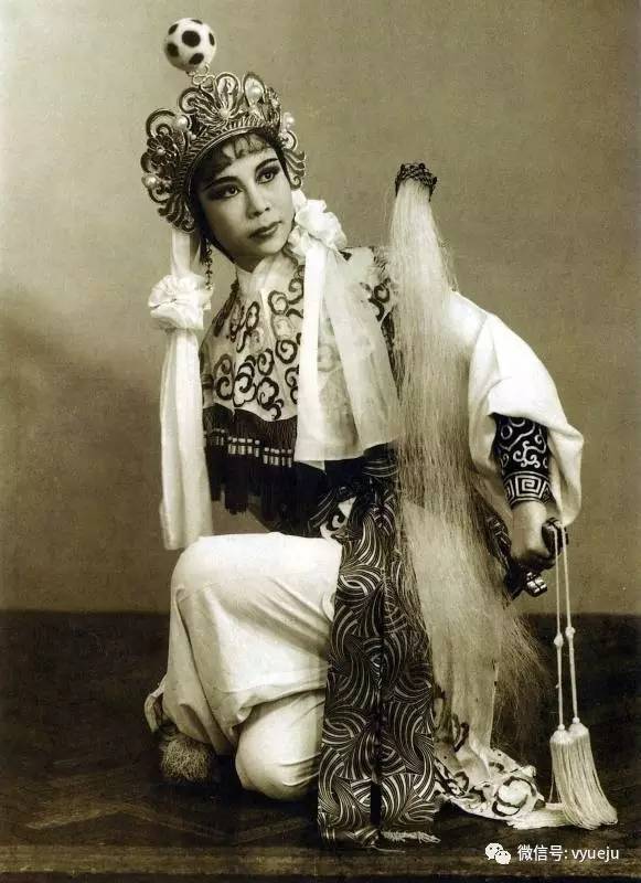 戚雅仙著名越剧表演艺术家,戚派艺术创始人,有"江南四大悲旦"之美誉.