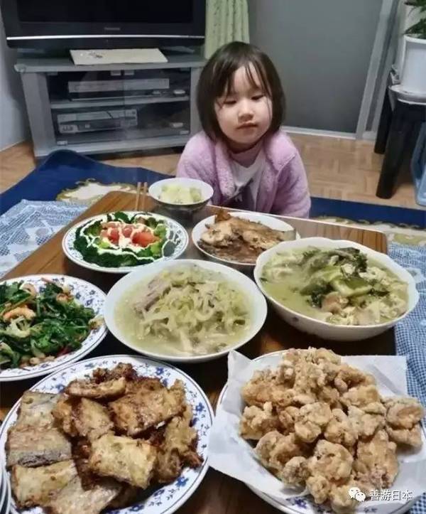 一夫爸爸:写完作业才准吃饭!