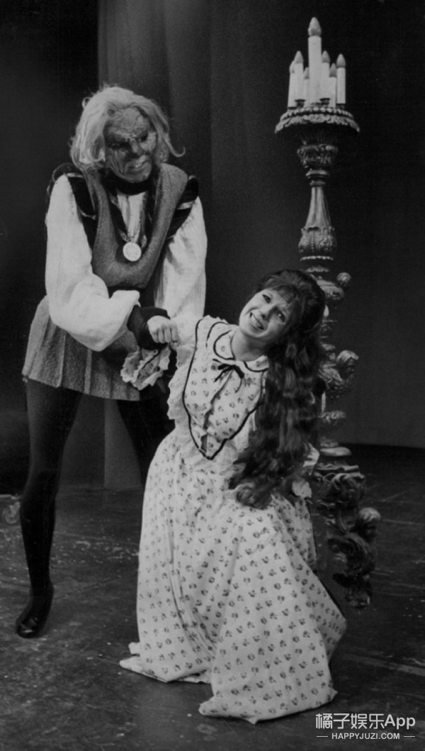 到1975年版这个野兽王子就让人有点不敢接近了!