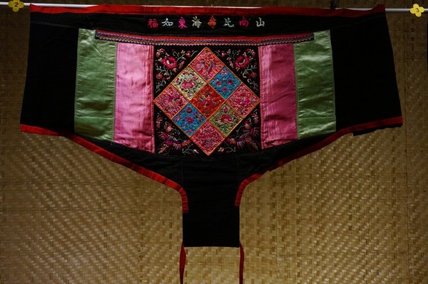 毛南族背带 背带,这盈尺之布上,是母