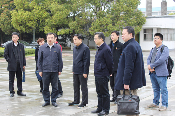 团课开始前,党委书记丁么明,校长潘慧明,党委副书记汪达陪同张向群