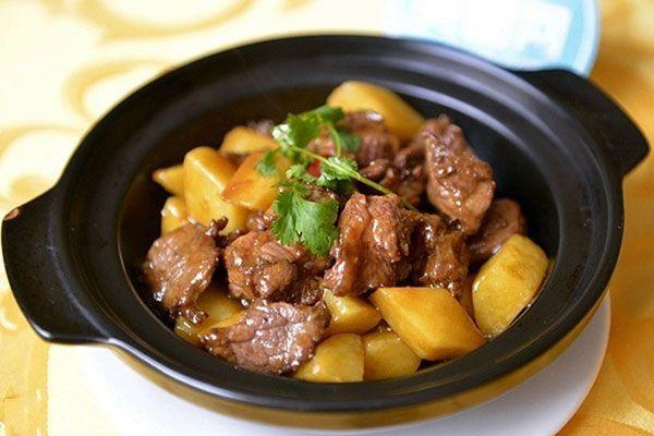 手把手教你做土豆牛腩煲,健脾和胃,益气调中