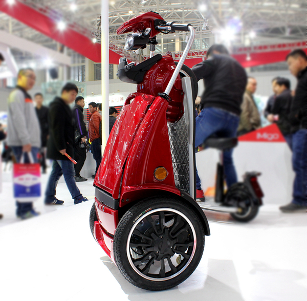 天津電動車展直擊:逗哈亮相多款雙前輪智能電動車