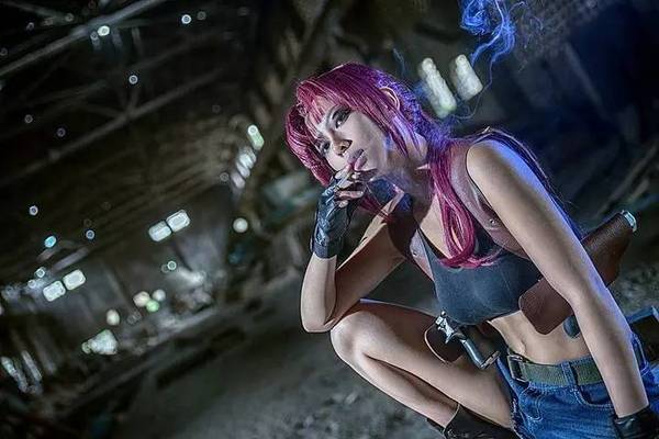 黑礁丨哥特女仆罗贝尔特cos,俊俏双枪手美女御姐莱薇!