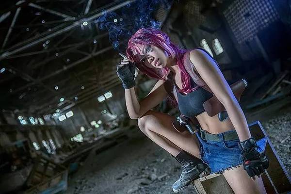 黑礁丨哥特女仆罗贝尔特cos,俊俏双枪手美女御姐莱薇!