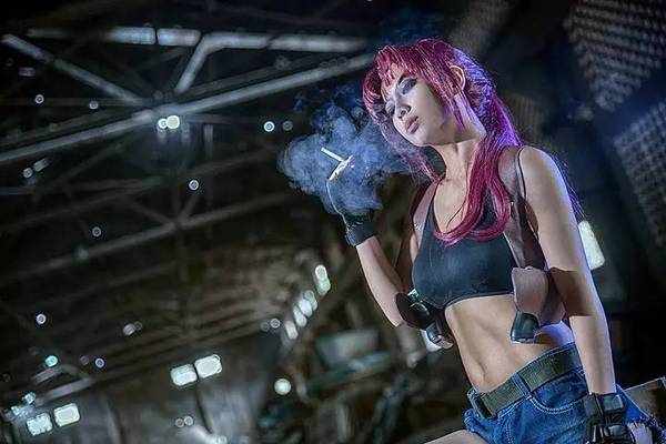 黑礁丨哥特女仆罗贝尔特cos,俊俏双枪手美女御姐莱薇!