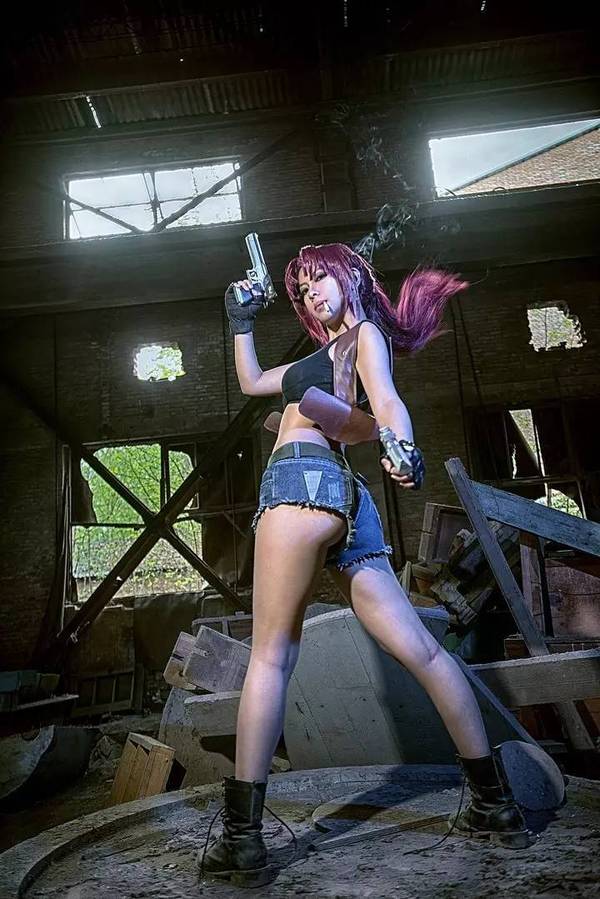 黑礁丨哥特女仆罗贝尔特cos,俊俏双枪手美女御姐莱薇!