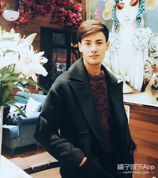 前面也说啦,在网剧《总裁在上我在下》中饰演男主宫欧,妥妥的霸道总裁