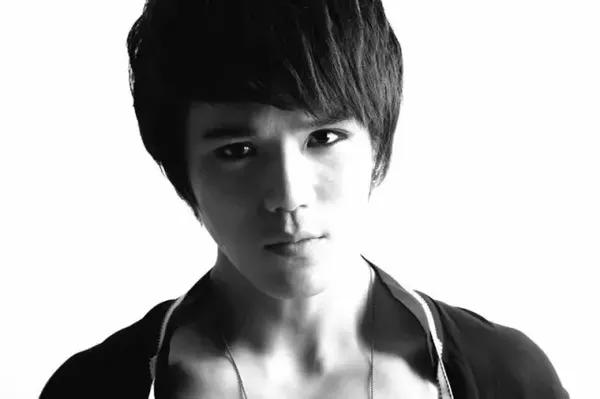 " 当时也有许多制片人,导演找上门约片网大或网剧,王星凯都