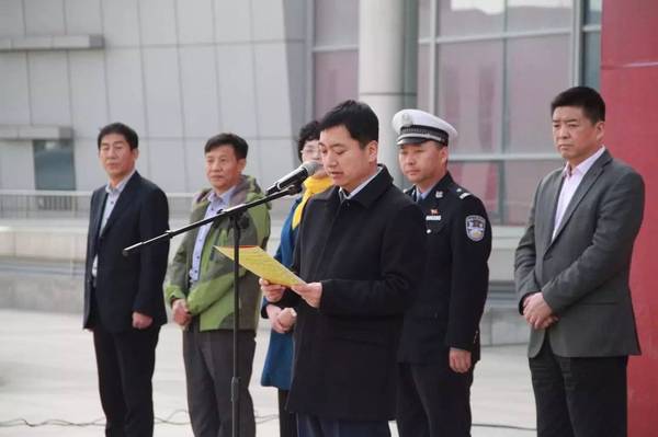 工委文明办专职副主任周大兴,自治区公安厅交通管理局副局长吴铁军