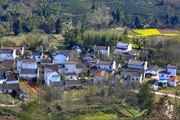 山下的小村庄.