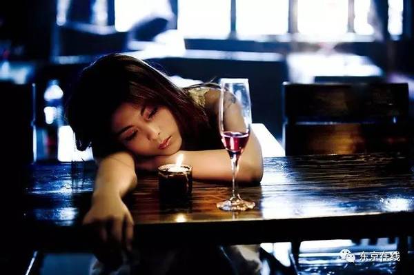 日本应大研究 不会喝酒的女性 老了容易骨折 新闻频道 手机搜狐