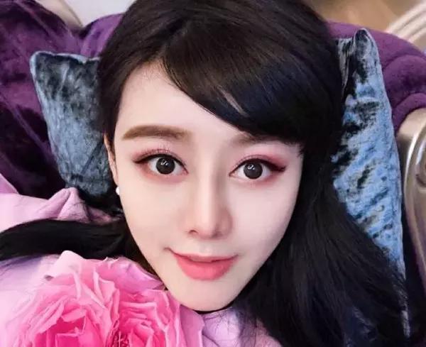 眼角开豁的女明星,心里真的苦.