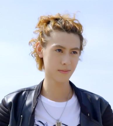 他是《终极恶女》中亦正亦邪的熊亚,他是《心有所属台湾篇》中深情的