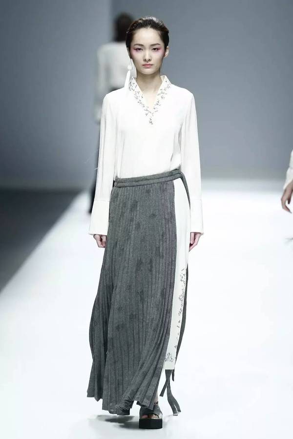 这17位模特,凭什么成为了时装周备受瞩目的模特?